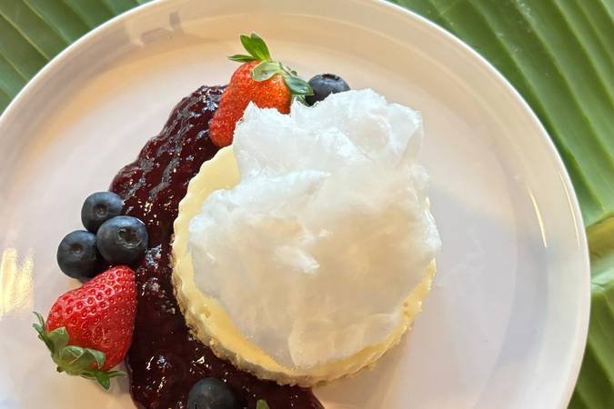 Restaurante - Cheesecake de chocolate branco, calcinha de frutas vermelhas